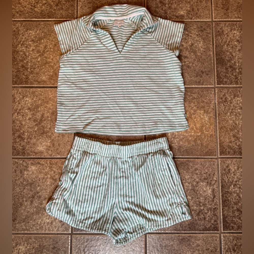 Free Assemly Striped Green and White Lounge Set